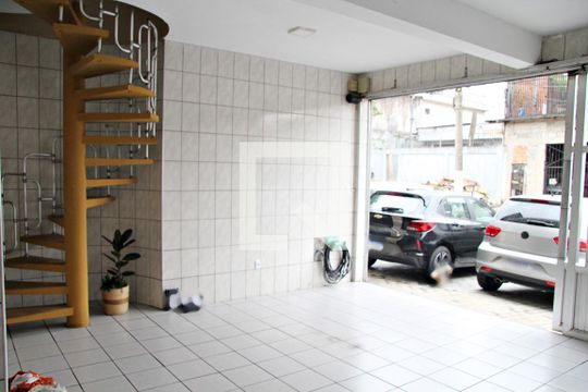 Garagem de casa à venda com 2 quartos, 210m² em Jardim Presidente Dutra, Guarulhos