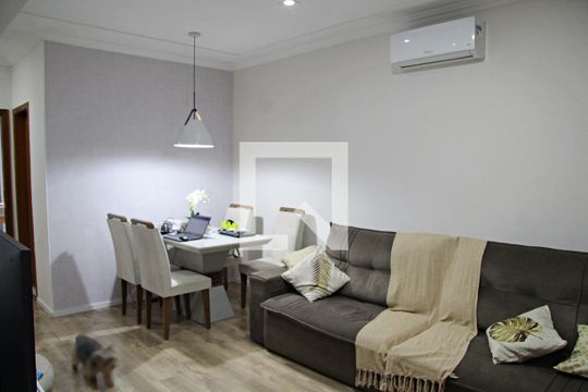 Sala de casa à venda com 2 quartos, 210m² em Jardim Presidente Dutra, Guarulhos