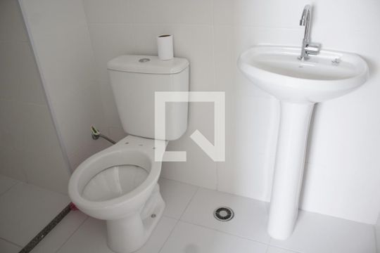 Banheiro de apartamento para alugar com 1 quarto, 25m² em Brás, São Paulo