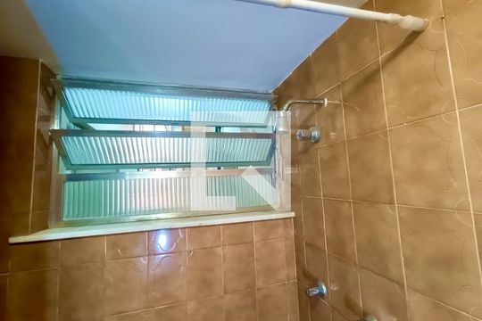 Banheiro social de apartamento à venda com 3 quartos, 102m² em Copacabana, Rio de Janeiro