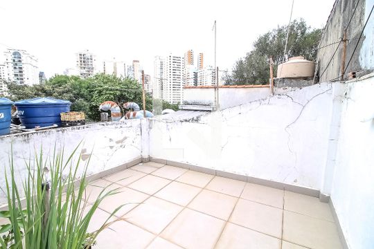 Quintal de casa para alugar com 2 quartos, 110m² em Vila Romana, São Paulo