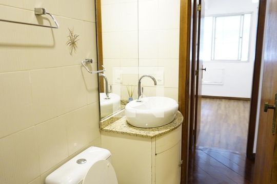 Banheiro de apartamento para alugar com 2 quartos, 75m² em Freguesia (jacarepaguá), Rio de Janeiro