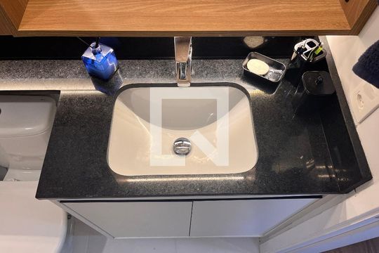 Banheiro de apartamento à venda com 2 quartos, 36m² em Barra Funda, São Paulo
