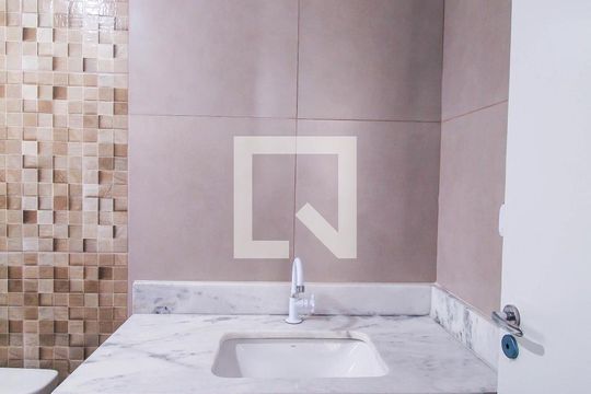 Banheiro da Suíte 1 de casa de condomínio à venda com 2 quartos, 85m² em Vila Santo Estevão, São Paulo