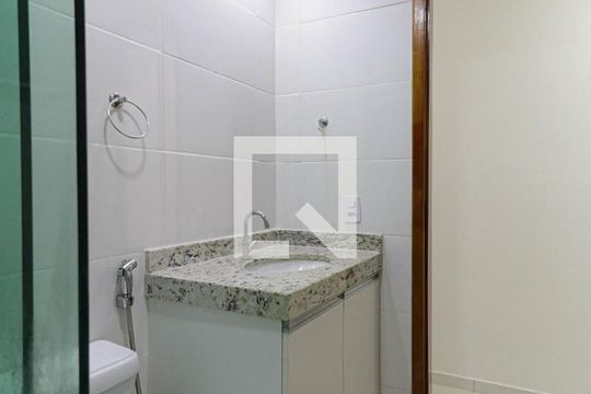 Banheiro Social de casa para alugar com 2 quartos, 60m² em Piedade, Rio de Janeiro