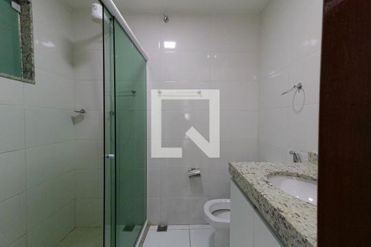 Banheiro da Suíte de casa para alugar com 2 quartos, 60m² em Piedade, Rio de Janeiro