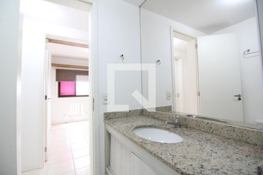 Banheiro Social de apartamento para alugar com 4 quartos, 100m² em Jacarepaguá, Rio de Janeiro