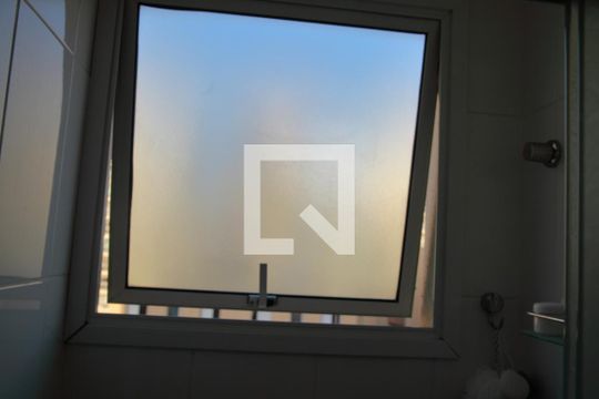 Janela Banheiro  de apartamento à venda com 2 quartos, 52m² em Vila Goncalves, São Bernardo do Campo