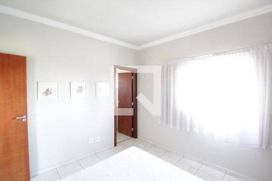 Suíte 1 de casa para alugar com 3 quartos, 402m² em Jardim Karaíba, Uberlândia