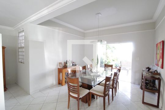 Sala 2 de casa para alugar com 3 quartos, 402m² em Jardim Karaíba, Uberlândia