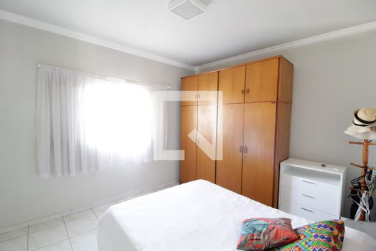 Suíte 1 de casa para alugar com 3 quartos, 402m² em Jardim Karaíba, Uberlândia