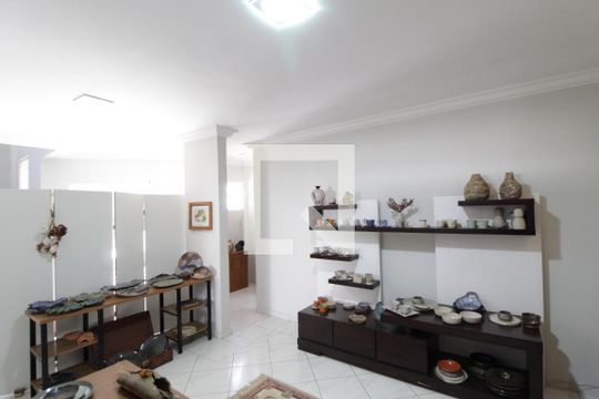 Sala 1 de casa para alugar com 3 quartos, 402m² em Jardim Karaíba, Uberlândia