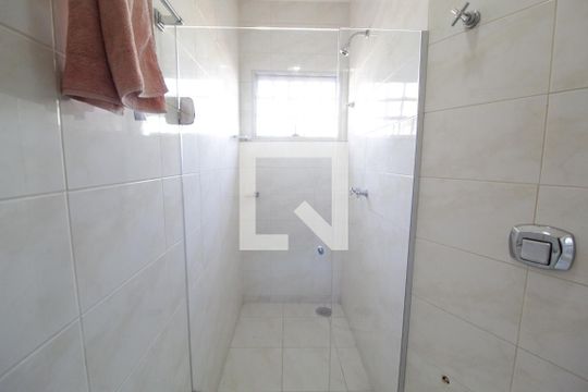 Banheiro da Suíte 2 de casa para alugar com 3 quartos, 402m² em Jardim Karaíba, Uberlândia