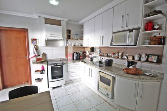 Cozinha de casa para alugar com 3 quartos, 402m² em Jardim Karaíba, Uberlândia
