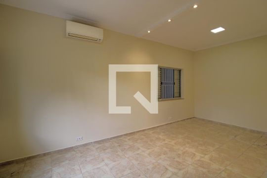 Quarto 1 de casa para alugar com 2 quartos, 300m² em Vila Anhanguera, São Paulo