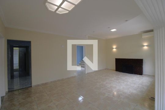 Sala 1 de casa para alugar com 2 quartos, 300m² em Vila Anhanguera, São Paulo