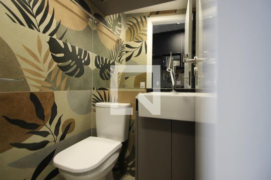 Banheiro de kitnet/studio para alugar com 1 quarto, 29m² em Cerqueira César, São Paulo