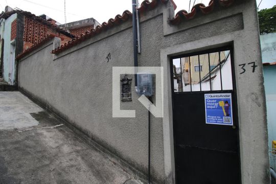 Fachada da casa de casa para alugar com 1 quarto, 30m² em Olaria, Rio de Janeiro