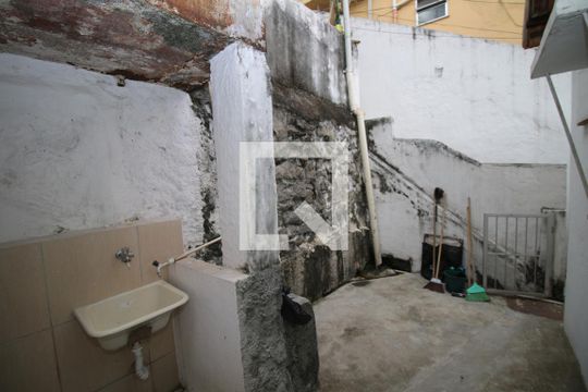 Área de Serviço de casa para alugar com 1 quarto, 30m² em Olaria, Rio de Janeiro