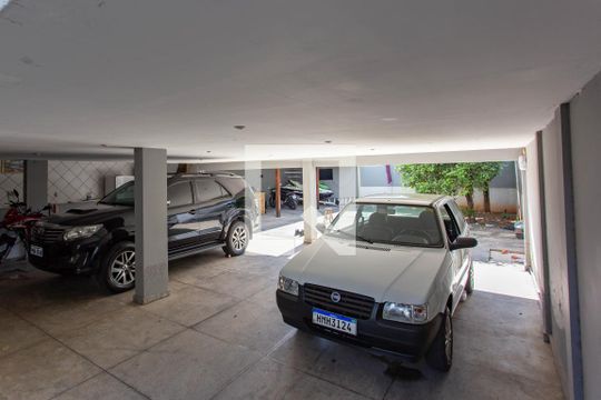 Garagem de casa à venda com 4 quartos, 278m² em São João Batista, Belo Horizonte