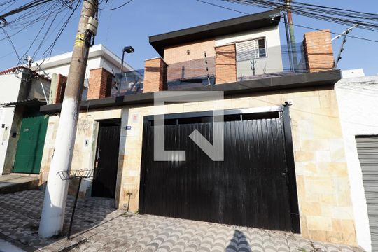Fachada de casa à venda com 3 quartos, 215m² em Água Fria, São Paulo