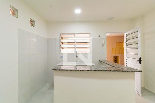Sala/ cozinha  de kitnet/studio para alugar com 1 quarto, 33m² em Jardim Esmeralda, São Paulo