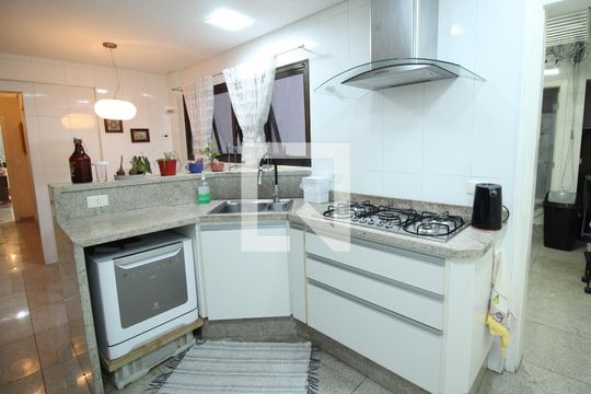 Cozinha de apartamento à venda com 3 quartos, 151m² em Vila Regente Feijó, São Paulo