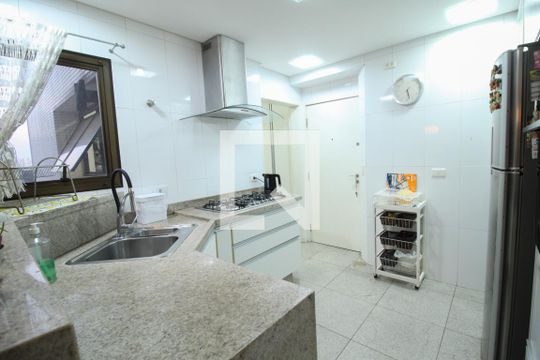 Cozinha de apartamento à venda com 3 quartos, 151m² em Vila Regente Feijó, São Paulo