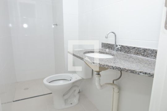Banheiro de apartamento à venda com 2 quartos, 35m² em Vila Carmosina, São Paulo
