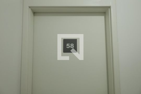 Porta do apartamento de apartamento à venda com 2 quartos, 35m² em Vila Carmosina, São Paulo