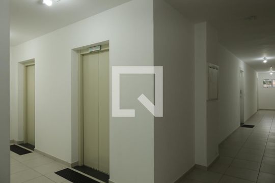 Área comum - Saguão do andar - elevadores de apartamento à venda com 2 quartos, 35m² em Vila Carmosina, São Paulo