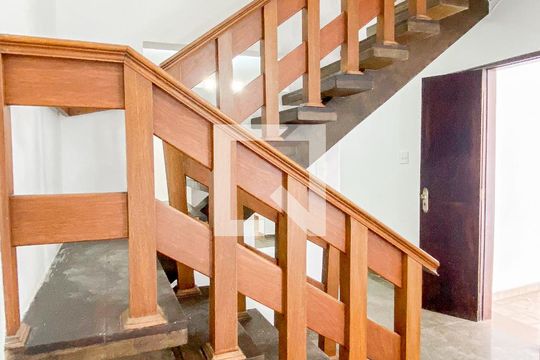 Sala - Escada de casa para alugar com 3 quartos, 400m² em Centro, Santo André