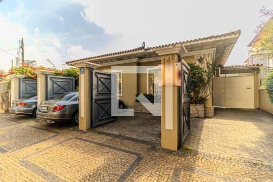 Fachada de casa à venda com 7 quartos, 400m² em Higienópolis, São Paulo