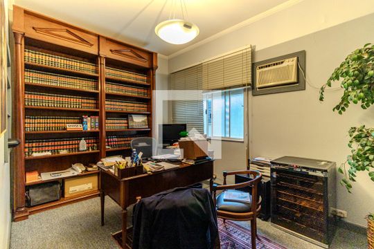 Quarto 1 de casa à venda com 7 quartos, 400m² em Higienópolis, São Paulo