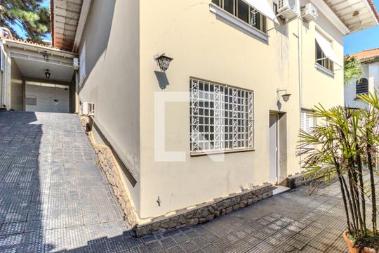 Garagem de casa à venda com 7 quartos, 400m² em Higienópolis, São Paulo