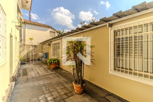 Quintal de casa à venda com 7 quartos, 400m² em Higienópolis, São Paulo