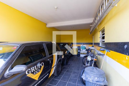 Garagem de casa à venda com 3 quartos, 130m² em Vila Osasco, Osasco