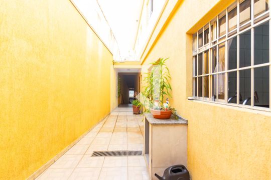 Quintal de casa à venda com 4 quartos, 272m² em Vila Yolanda, Osasco