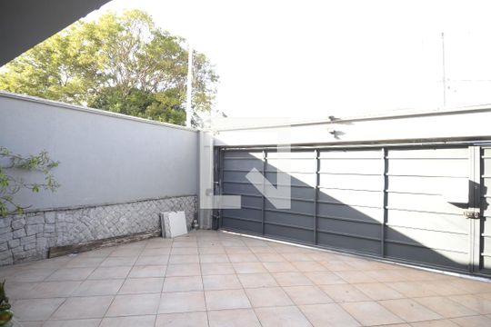 Garagem de casa à venda com 4 quartos, 302m² em Jardim da Gloria, São Paulo