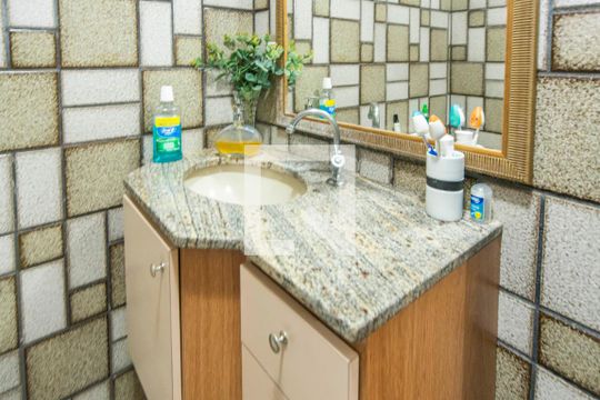 Banheiro 1 de casa à venda com 4 quartos, 217m² em Silveira, Santo André