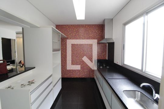 Cozinha de casa para alugar com 3 quartos, 280m² em Centro, Uberlândia