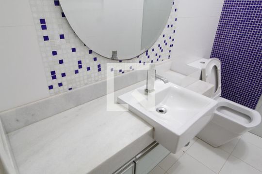 Banheiro Social de casa para alugar com 3 quartos, 280m² em Centro, Uberlândia