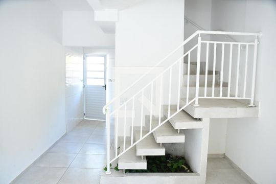 Sala de casa de condomínio para alugar com 2 quartos, 100m² em Bairro do Maranhão, Cotia