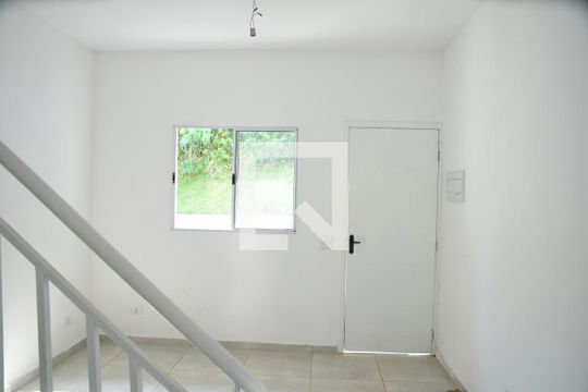 Sala de casa de condomínio para alugar com 2 quartos, 100m² em Bairro do Maranhão, Cotia