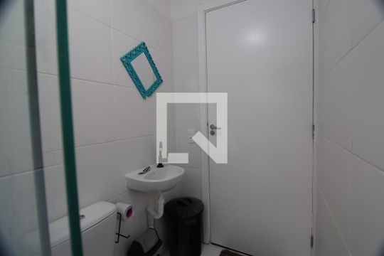 Banheiro de apartamento à venda com 2 quartos, 42m² em Mato Grande, Canoas