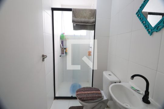 Banheiro de apartamento à venda com 2 quartos, 42m² em Mato Grande, Canoas