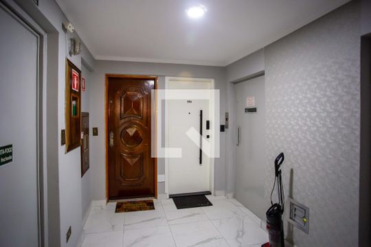 Hall de entrada de apartamento à venda com 3 quartos, 68m² em Jardim Prudência, Diadema
