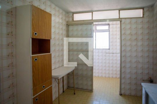 Cozinha de apartamento à venda com 3 quartos, 68m² em Jardim Prudência, Diadema