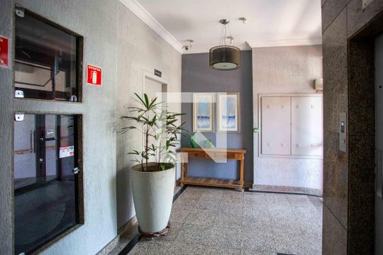 Hall social de apartamento à venda com 3 quartos, 68m² em Jardim Prudência, Diadema