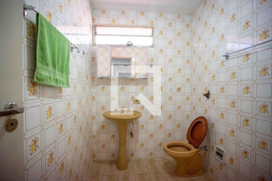 Banheiro de apartamento à venda com 3 quartos, 68m² em Jardim Prudência, Diadema